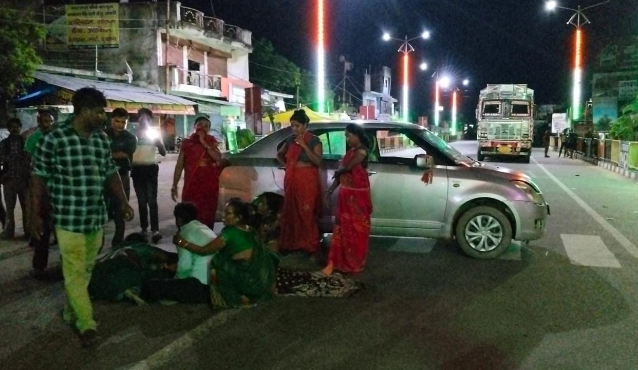 Mother died in district hospital, family members blocked the highway