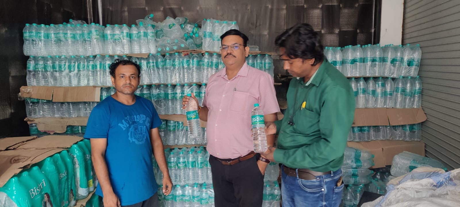 ओंकारेश्वर में नकली पानी बेचते मिले होटल संचालक