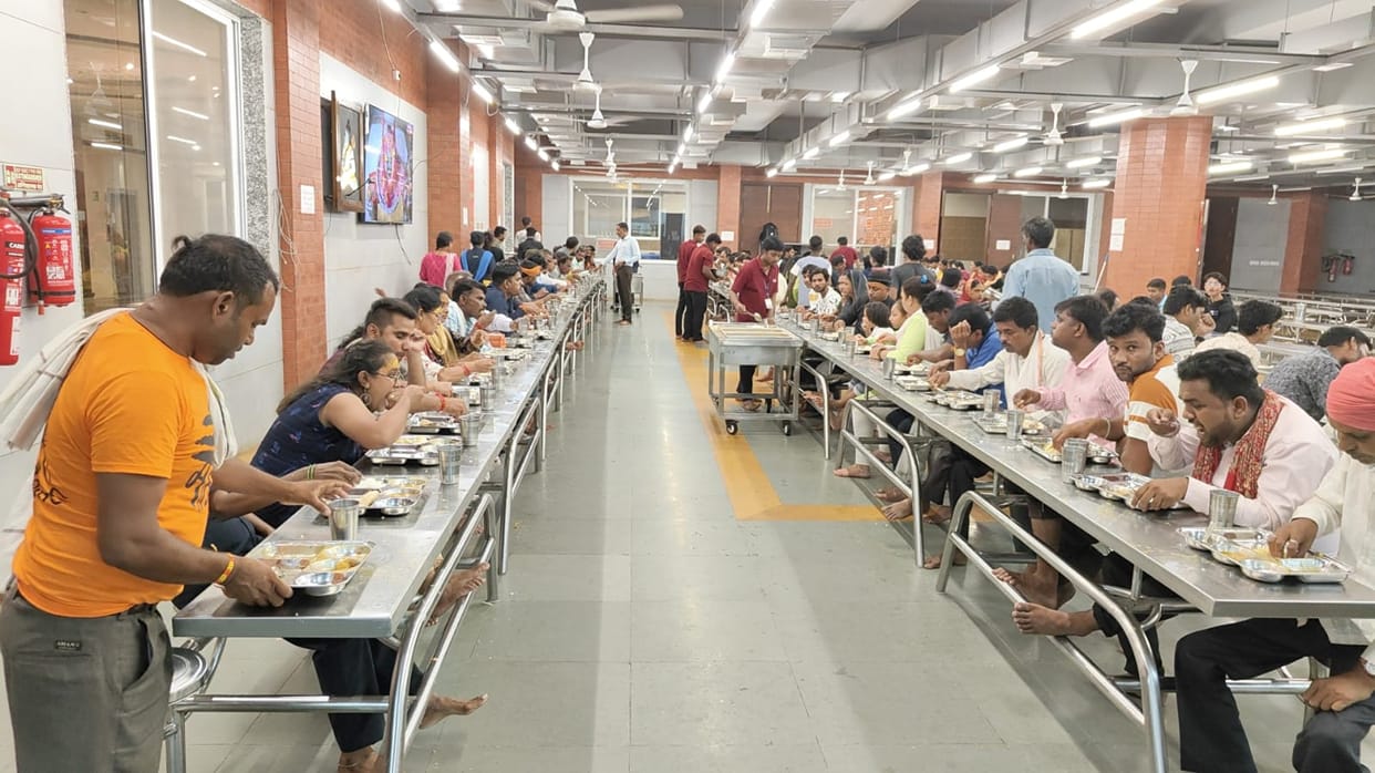 Annakshetra of Shri Mahakaleshwar Temple 30 thousand devotees took food prasad in the month of Shravan.