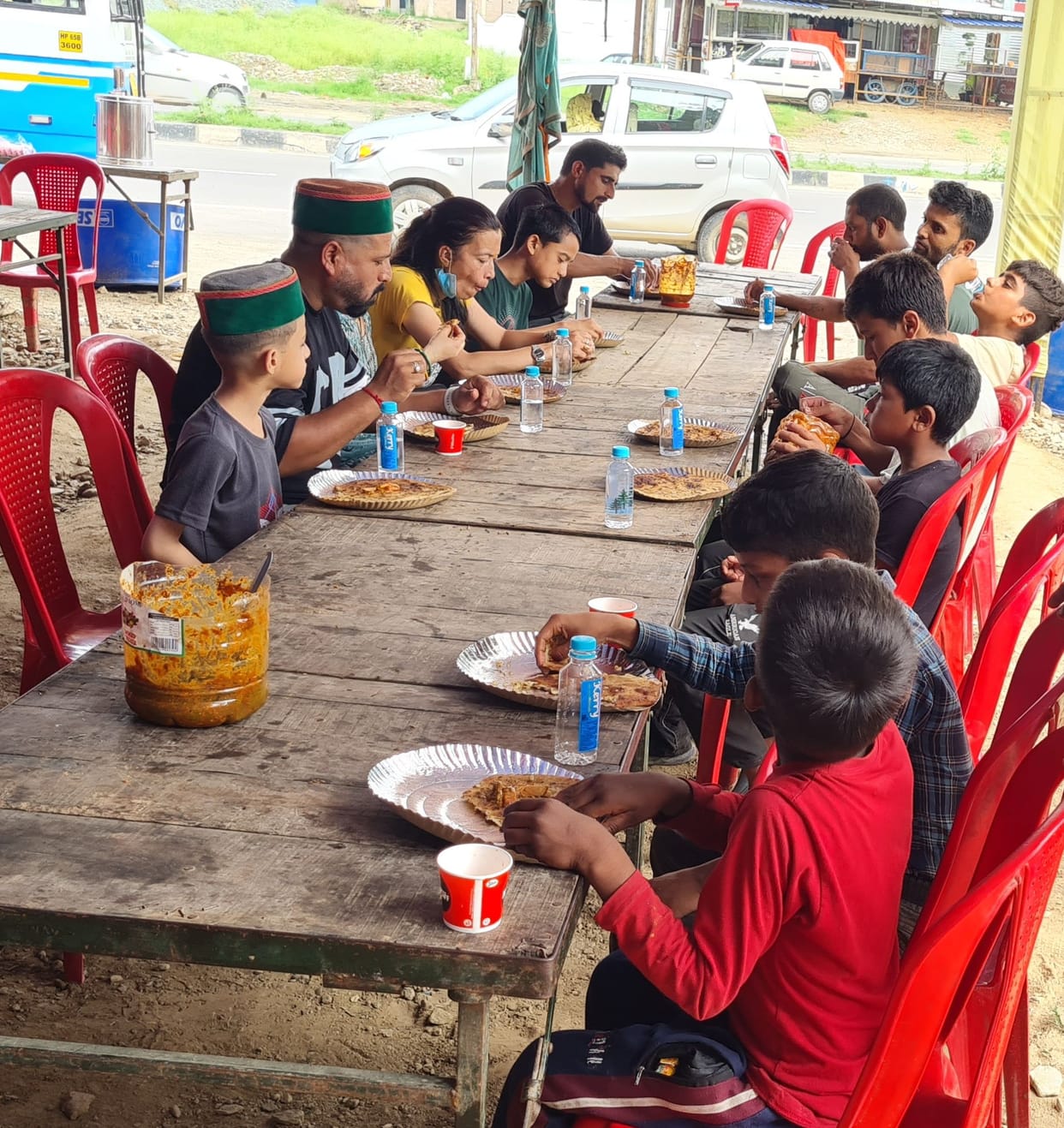 A store of paranthas is being organized daily in the memory of Baba Shambhu Bharti in Nagchala