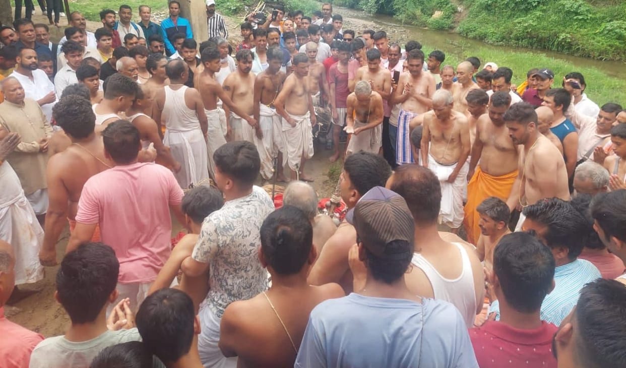 Devotees took holy bath with drums