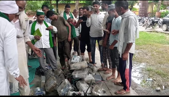 Farmers uprooted 53 meters of private tube wells and returned them