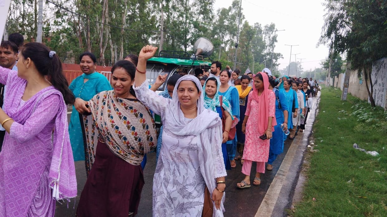 The strikers said- work is done, salary is one fourth
