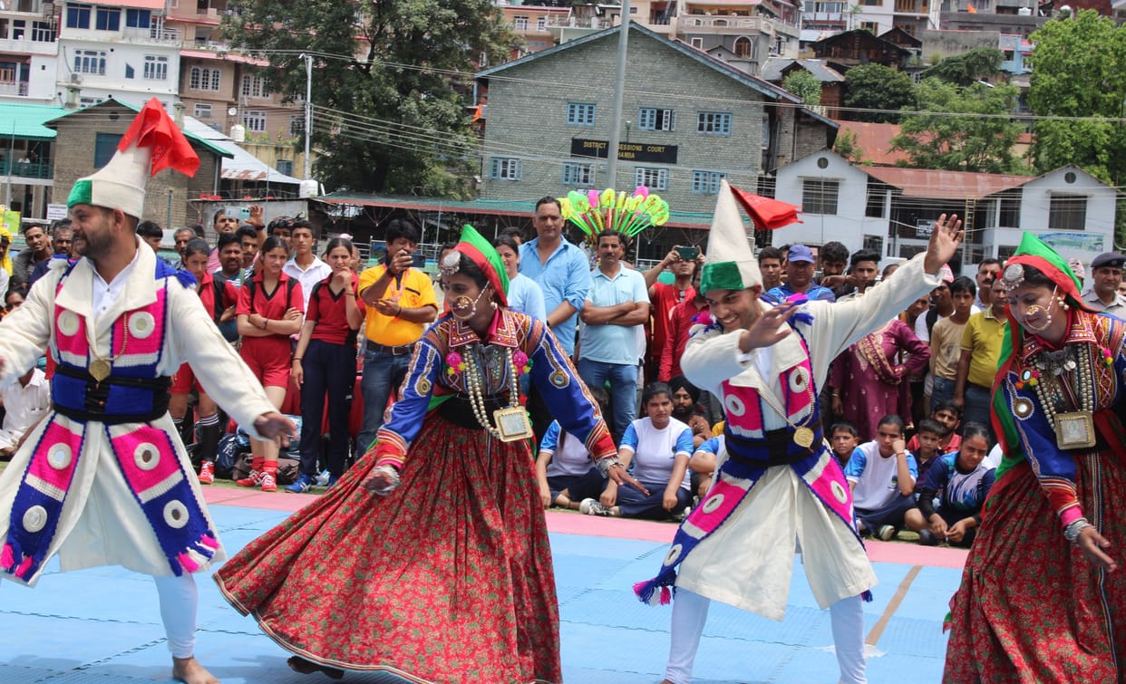 Women's dance in Gaddiyali attire and Kunjadi Malhar singing enthralled the mind.