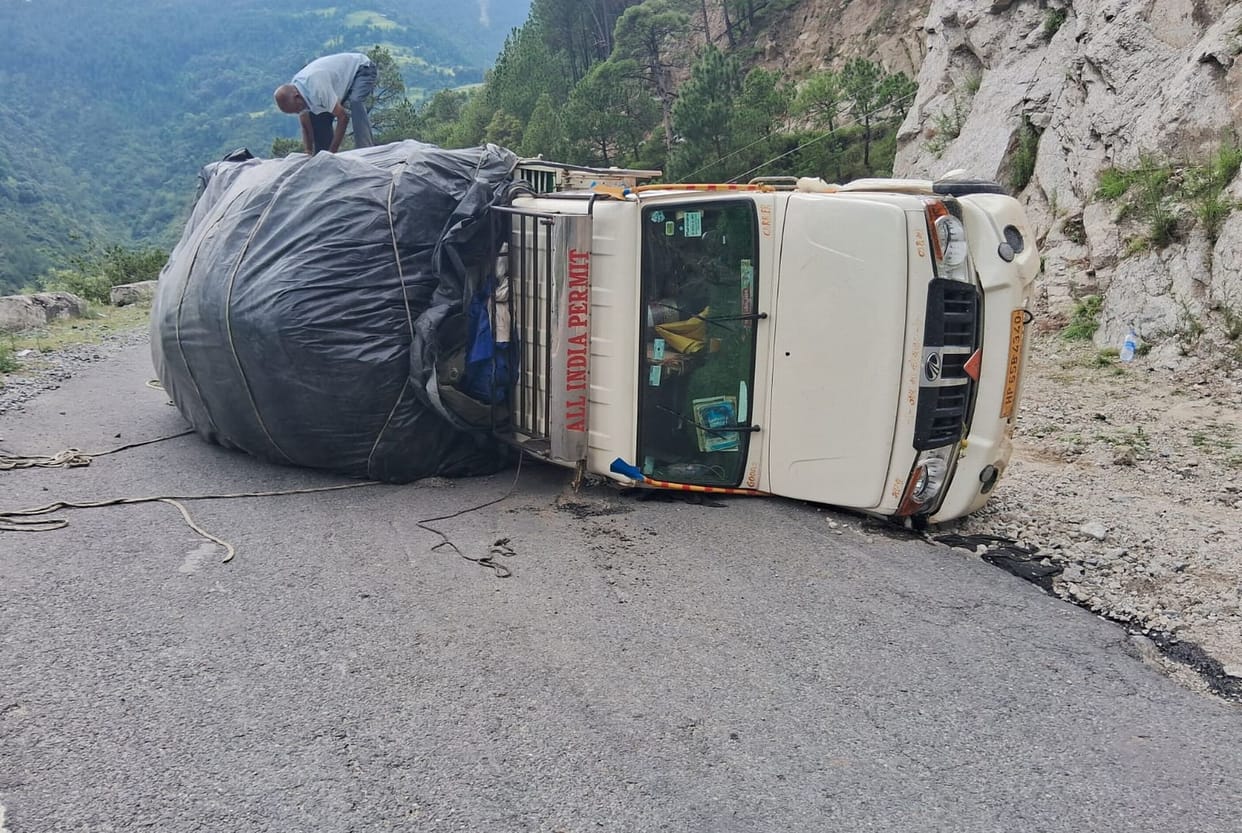 Businessman's car overturned on the road due to brake failure