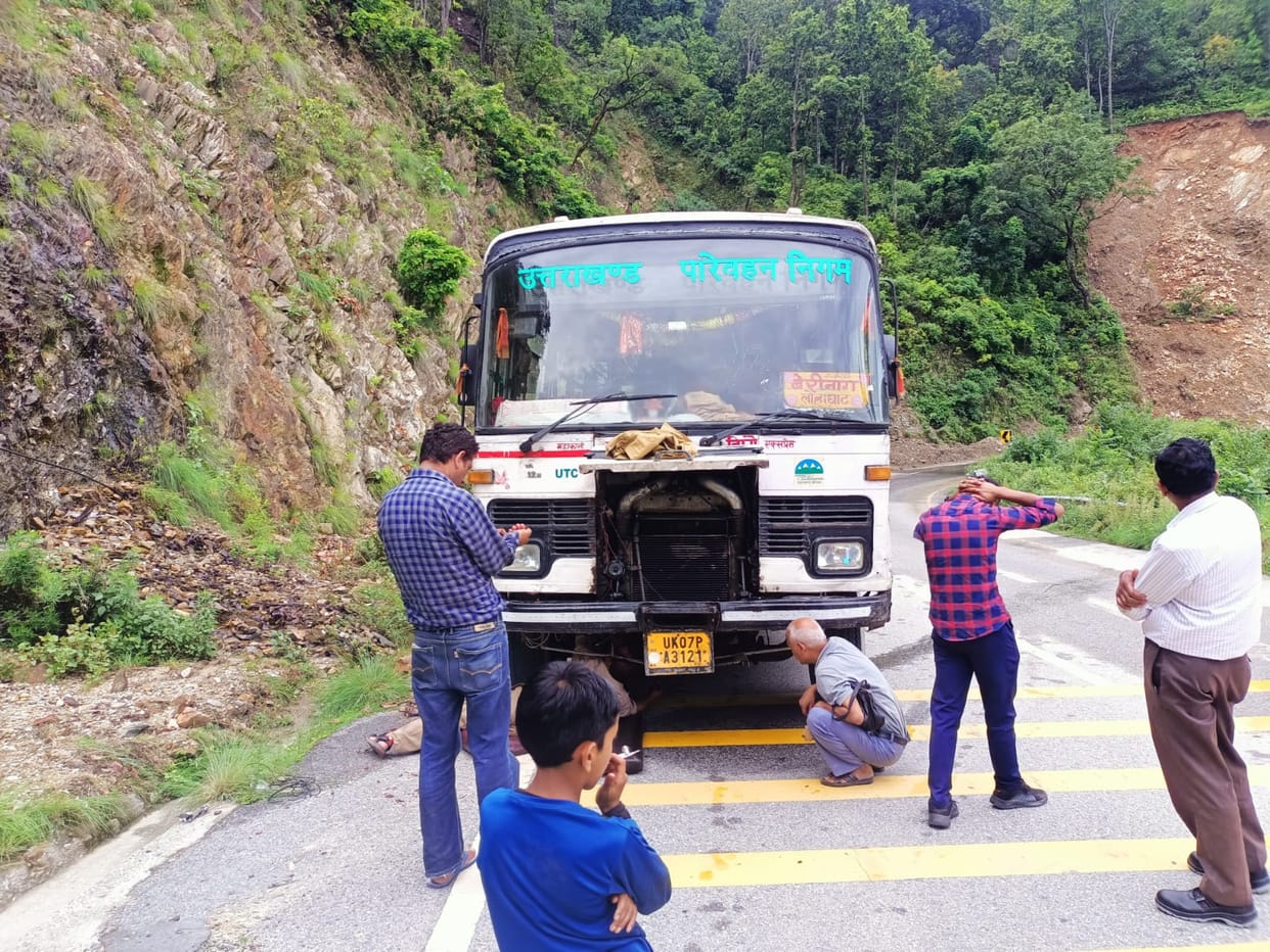 Tanakpur depot bus malfunctions, passengers upset