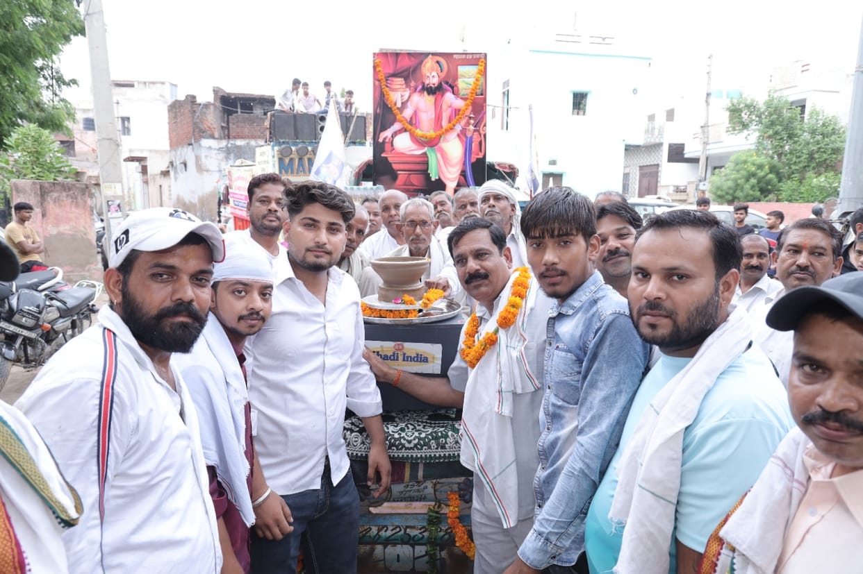 Prajapati Samaj should work to increase its stature in politics: Roshan Lal