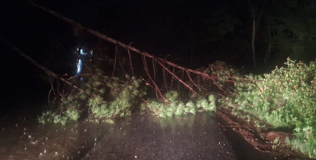 Heavy rain in Jogindernagar, power failure for six hours, 10 roads remained disrupted