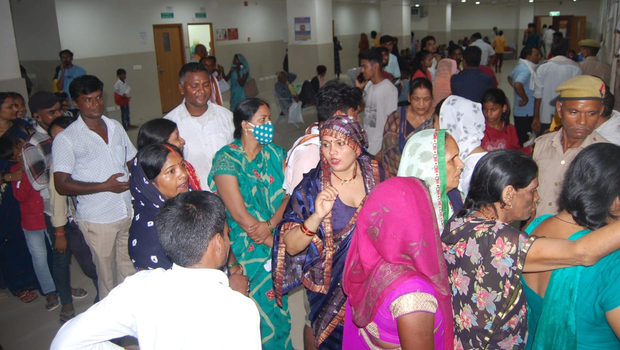 People suffering from viral conjunctivitis, be alert