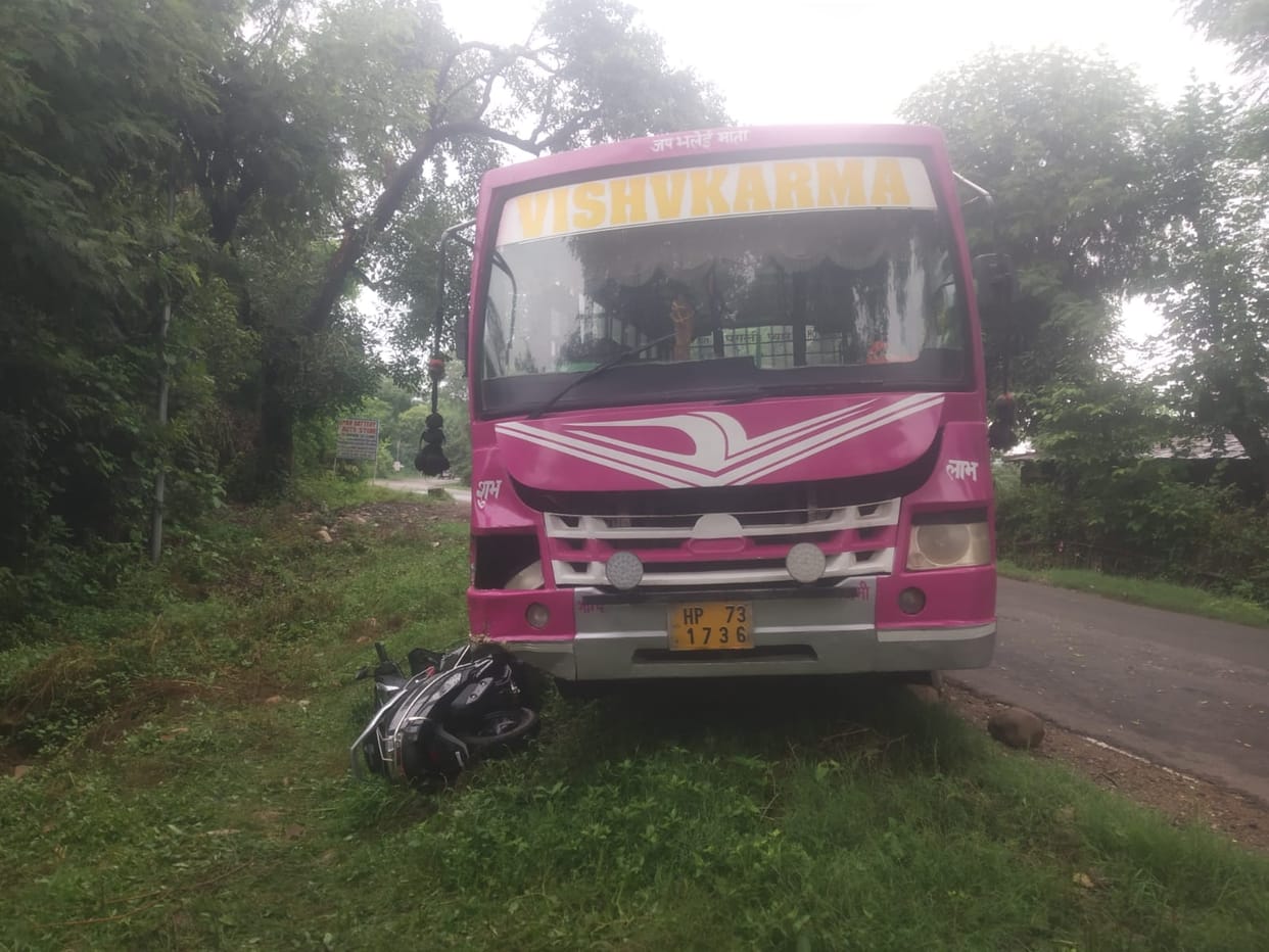 Woman dies in collision between bus and scooter in Harnota