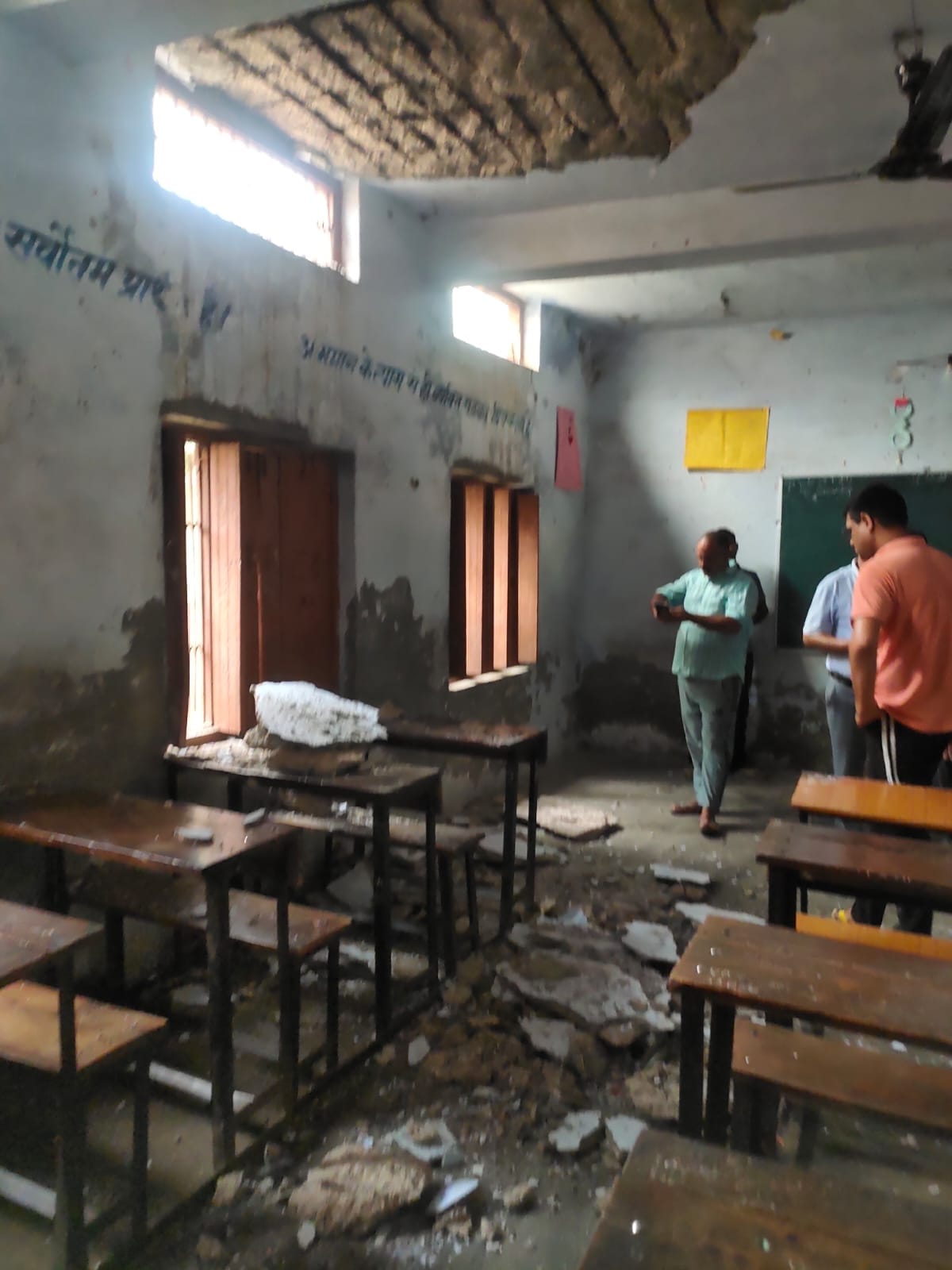 Debris fell from the roof of government school, two students injured