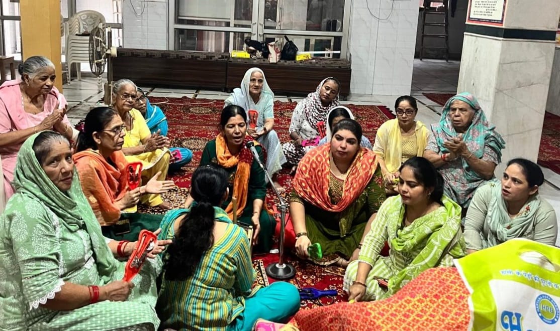 Damru plays day and night in Bhole Tere temple..