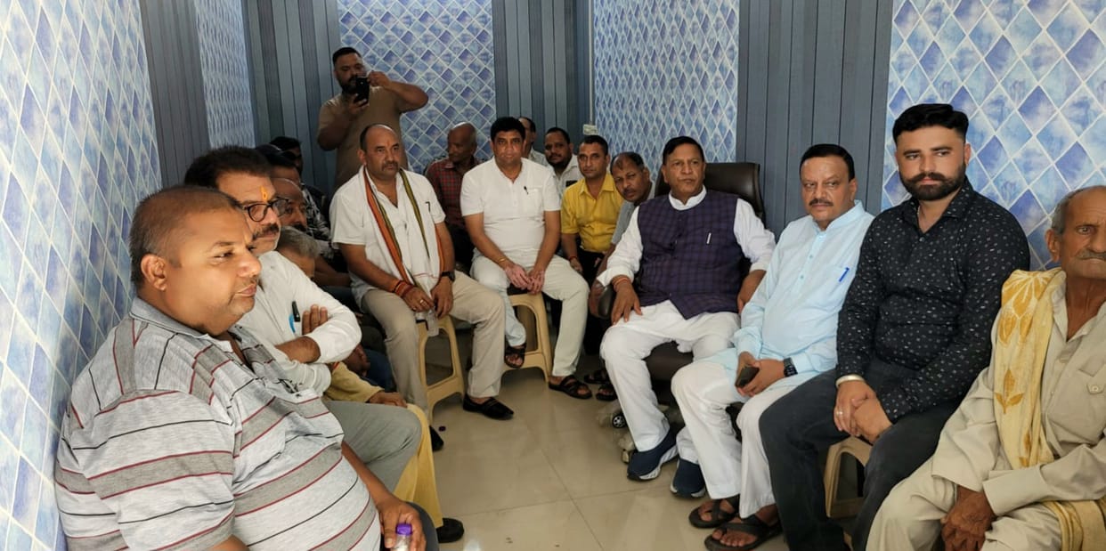 bjp leaders listion pm lecture in shambuwala nahan