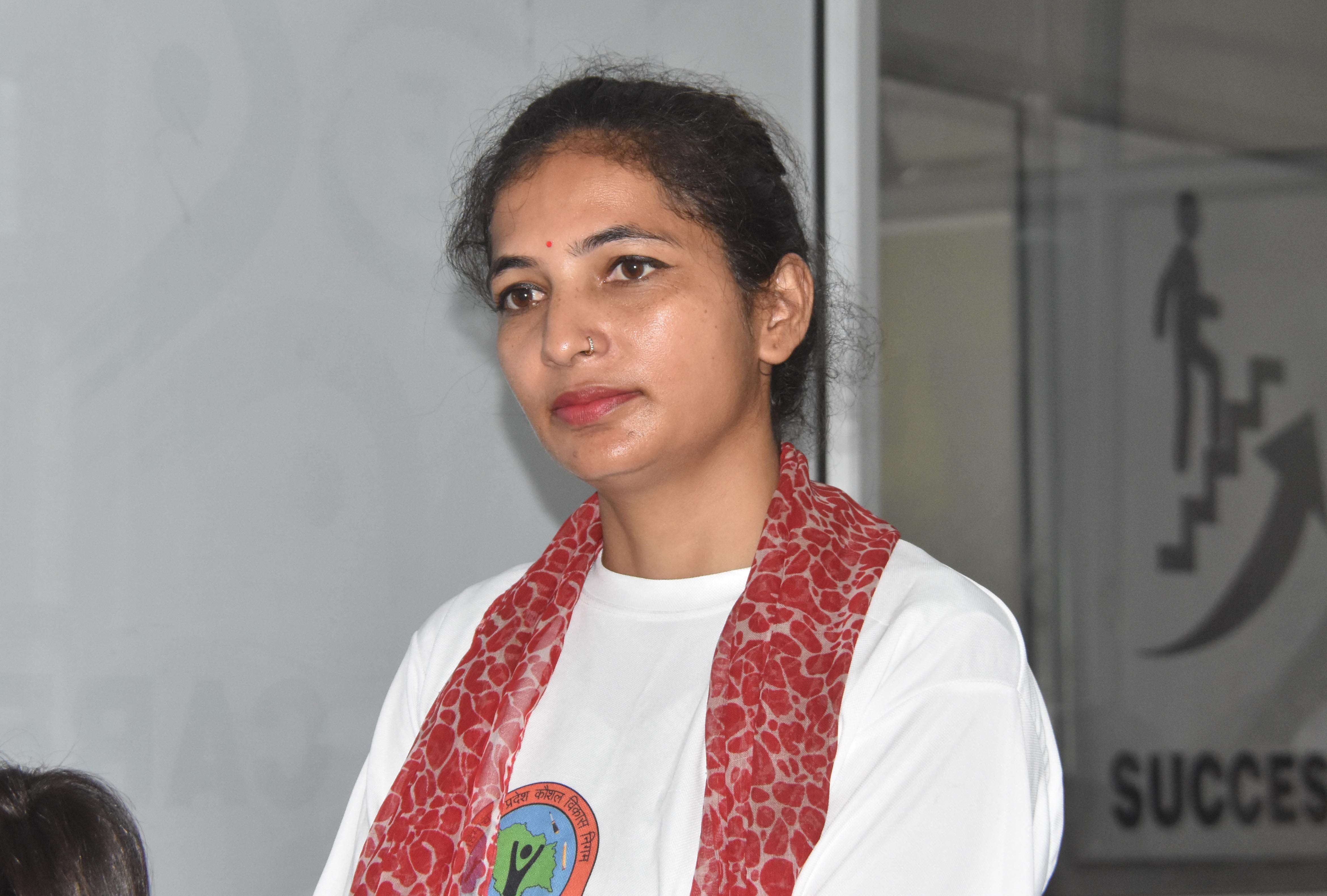 Women should recognize their strength and strengthen the economy: Meenakshi