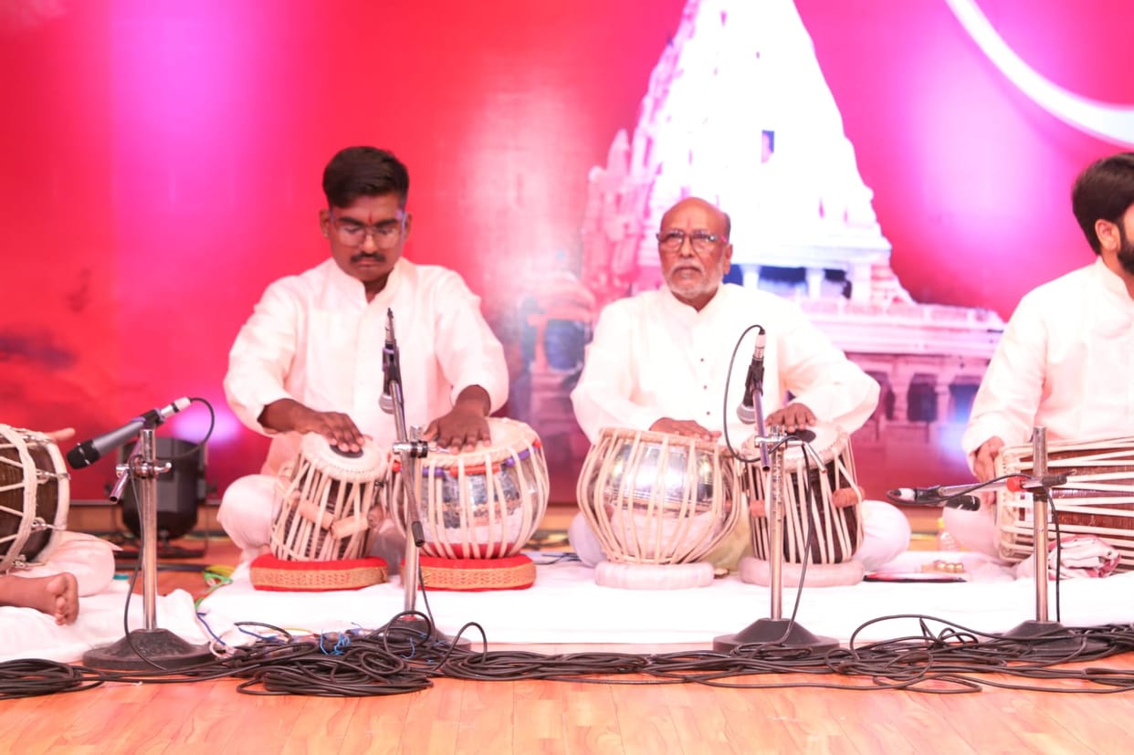 Ujjain Shravan festival became Shiva-fille classical singing tabla playing and Kathak presentation mesmerized