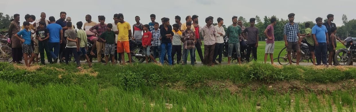 Family members put cloth on the grave, crowd gathered in the crematorium