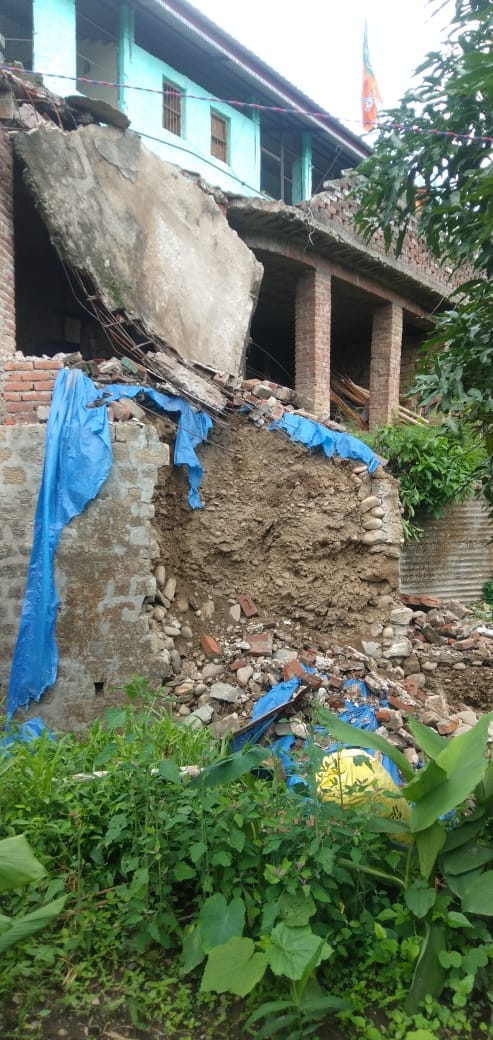 Remaining part of the house also in danger due to falling of lantern