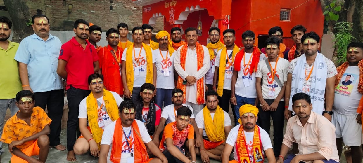 Kanwariyas set out to collect Gangajal with fanfare