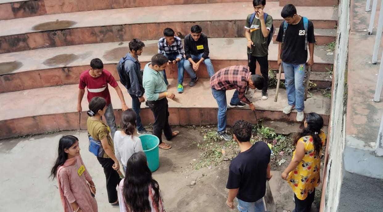 ABVP workers beautify the college campus