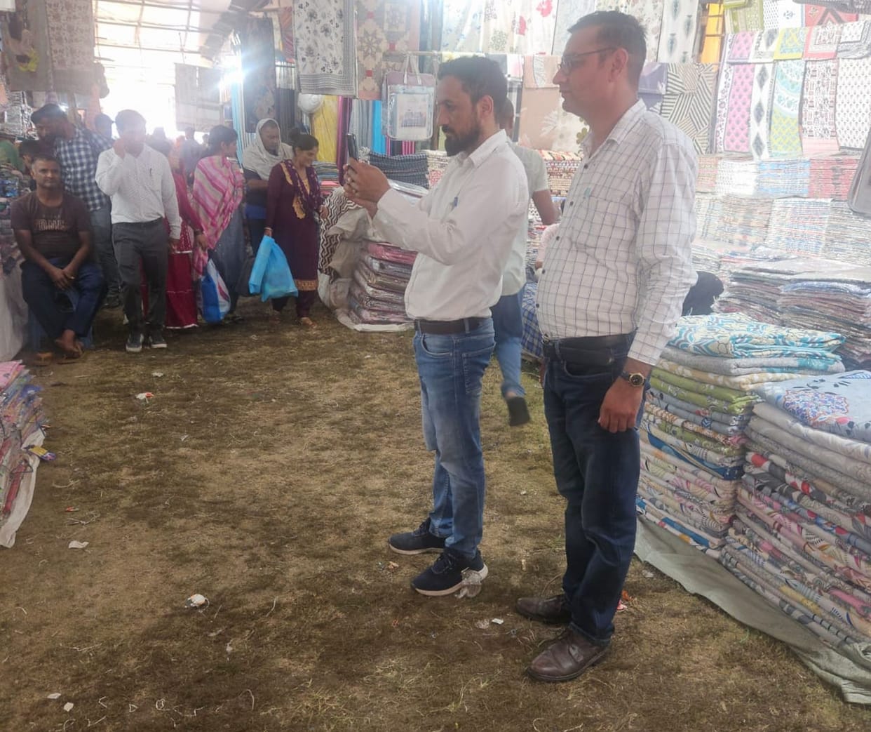 A 10 feet wide path will have to be laid for the movement of people in the pandal in Chaugan.