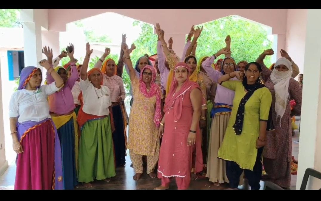 Demand raised to remove the liquor shop by protesting
