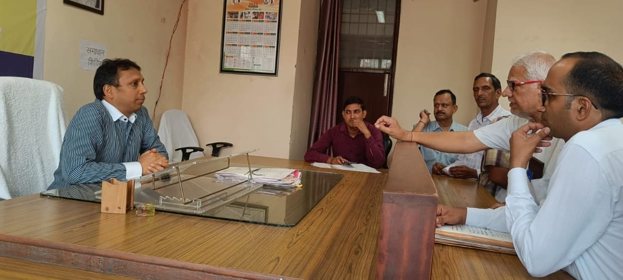 Six people presented their problems before the subdivision officer