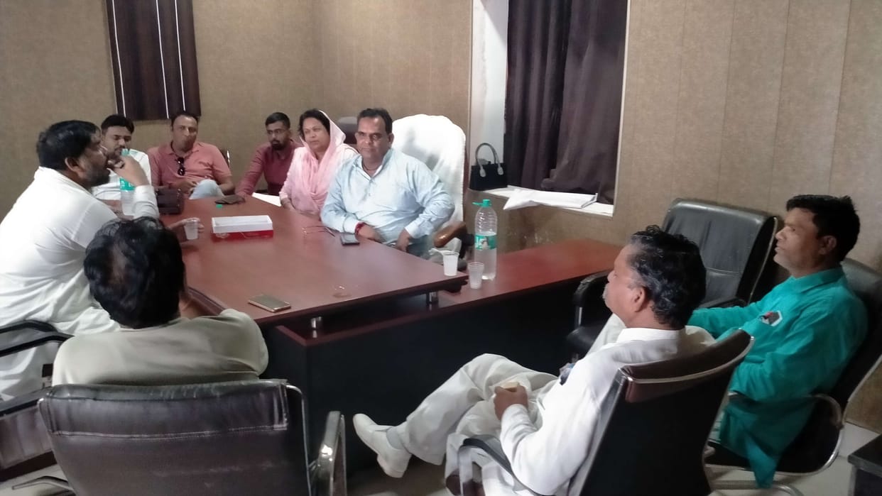 Slow pace of development, city government on strike from today