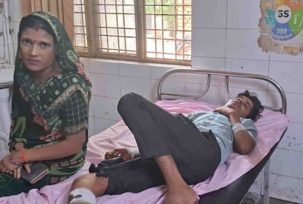 DJ operator dies after falling from vehicle, 8 Kanwariyas injured