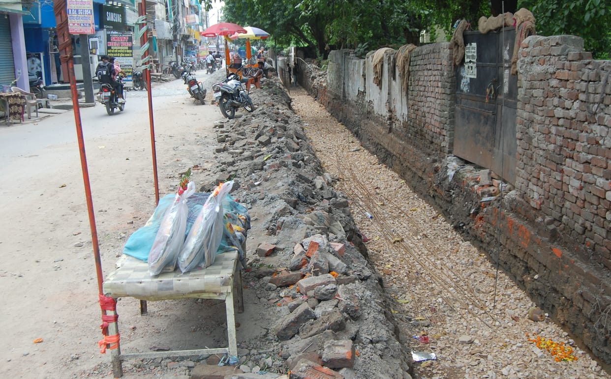 Construction of drain from Jalkal intersection to Kotwali intersection is being done at a cost of Rs. 39.97 lakhs.