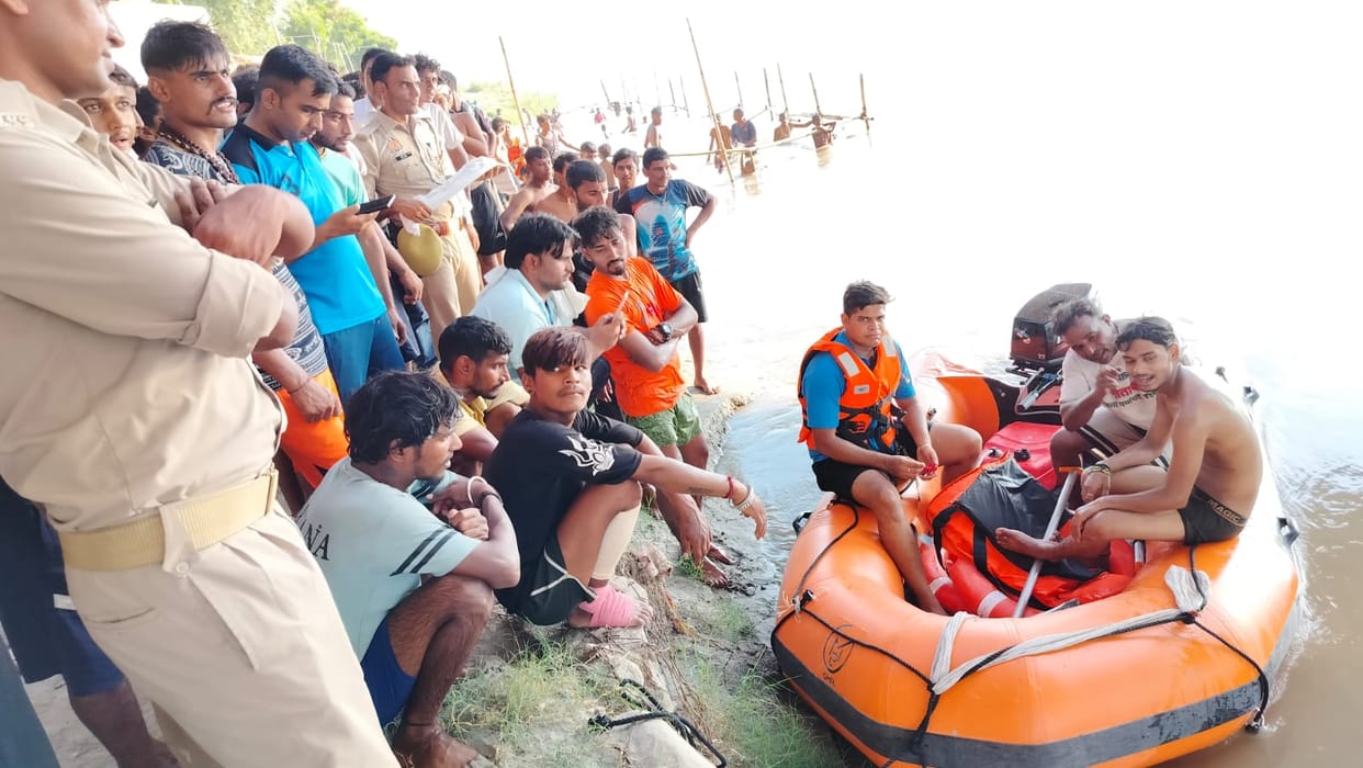 Divers saved the lives of two Kanwariyas who drowned in Yamuna river.