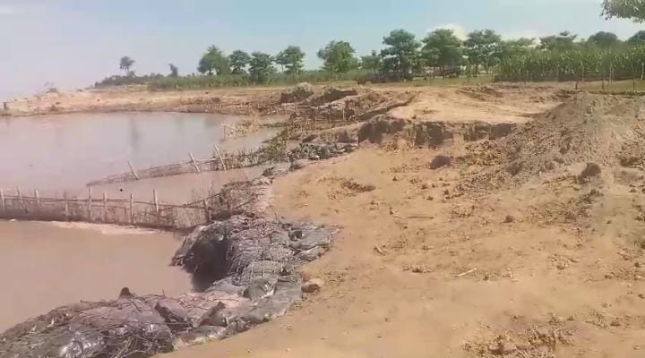 Cracks in projects worth Rs 10 crore meant to save villages