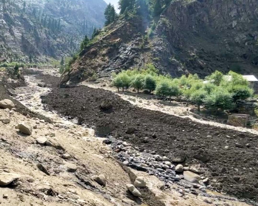 Loss of Rs 25 lakh due to filling of fields with silt