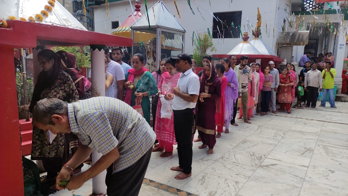 The pagoda echoed with the cheers of Bam-Bam Bhole, Jal Abhisheka was done with milk, butter and ghee.