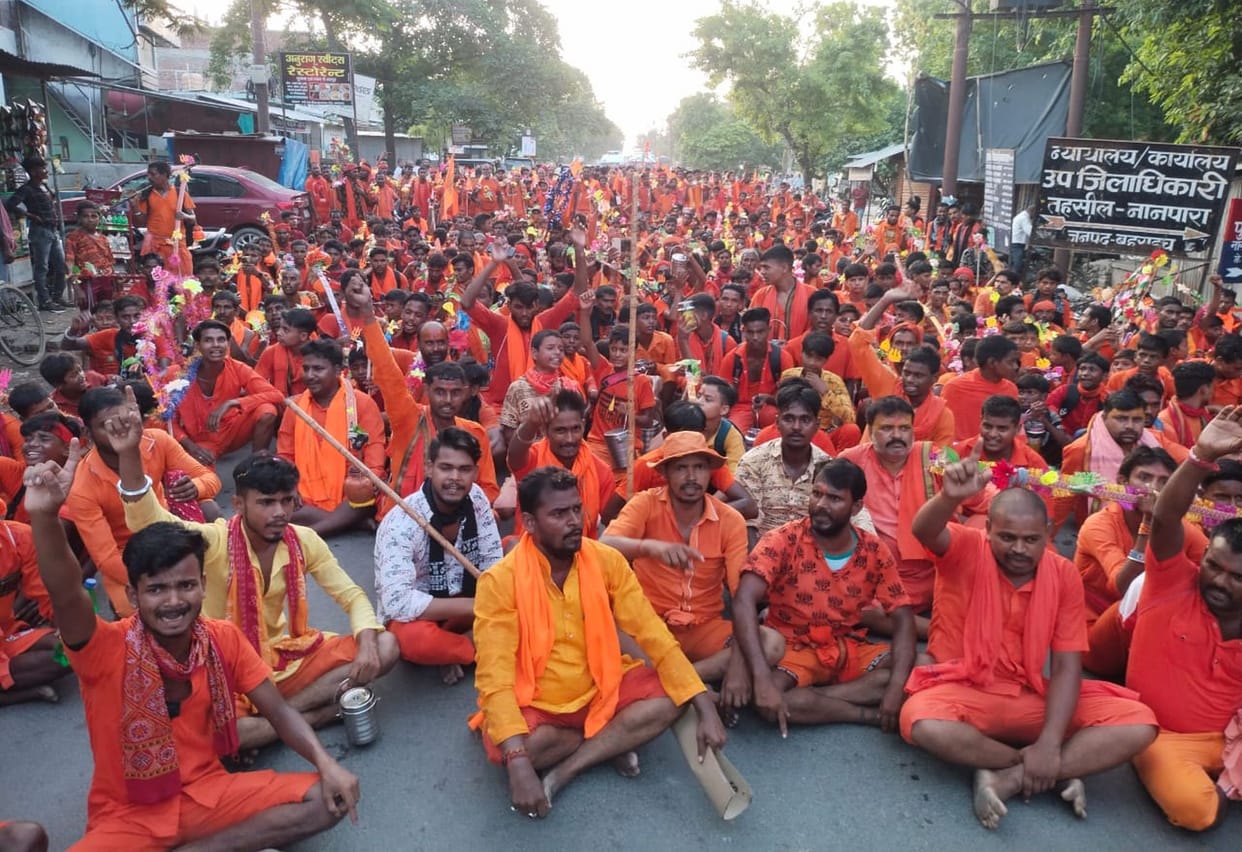 Chaos at the ghat, Kanwariyas got angry