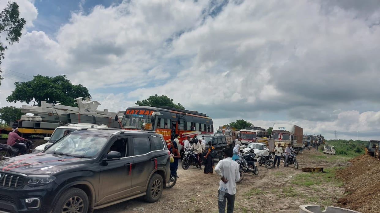 Damoh Truck and dumper collided on Sunar river bridge of Damoh-Chhatarpur highway