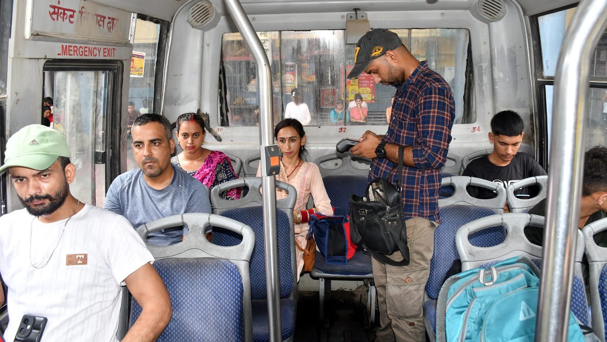 Operators and passengers upset due to cashless ticketing in buses