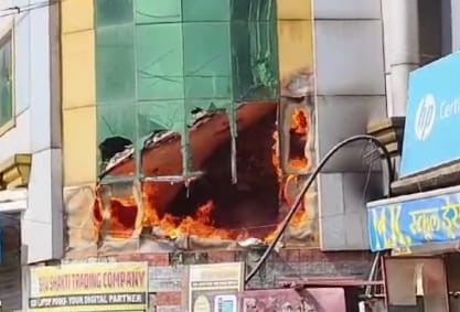 Fire broke out in laptop showroom due to short circuit