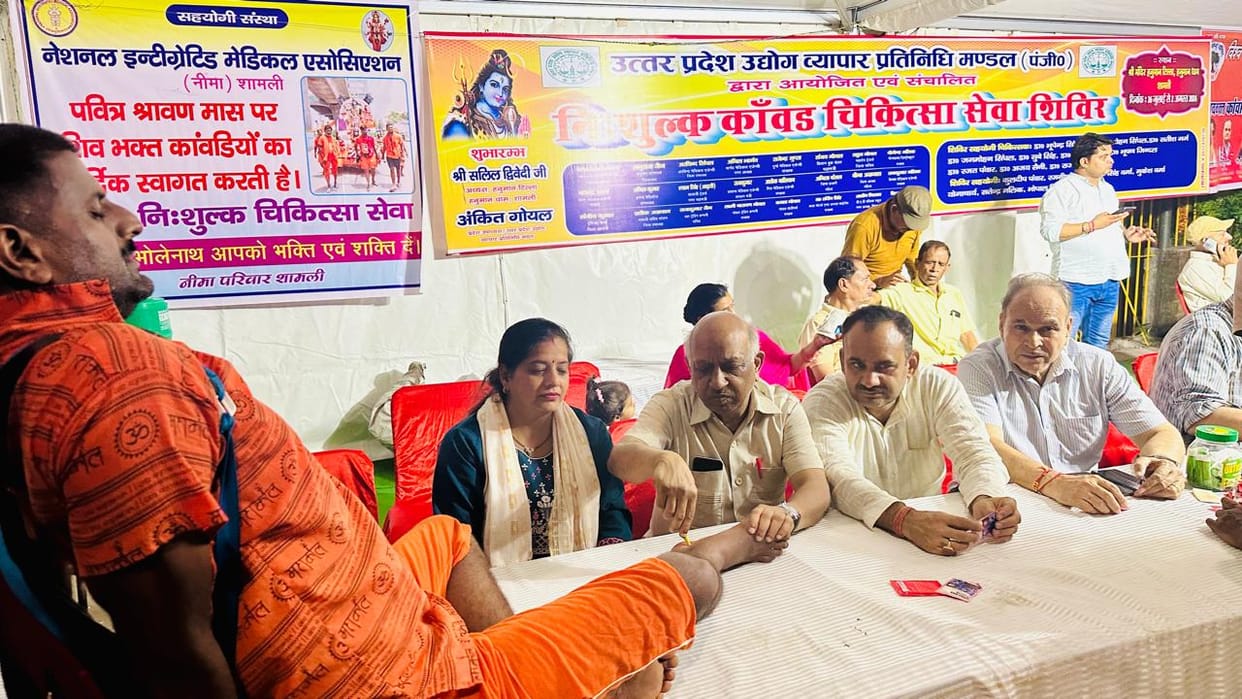 Devotees are also on duty in shifts to serve the Kanwariyas.