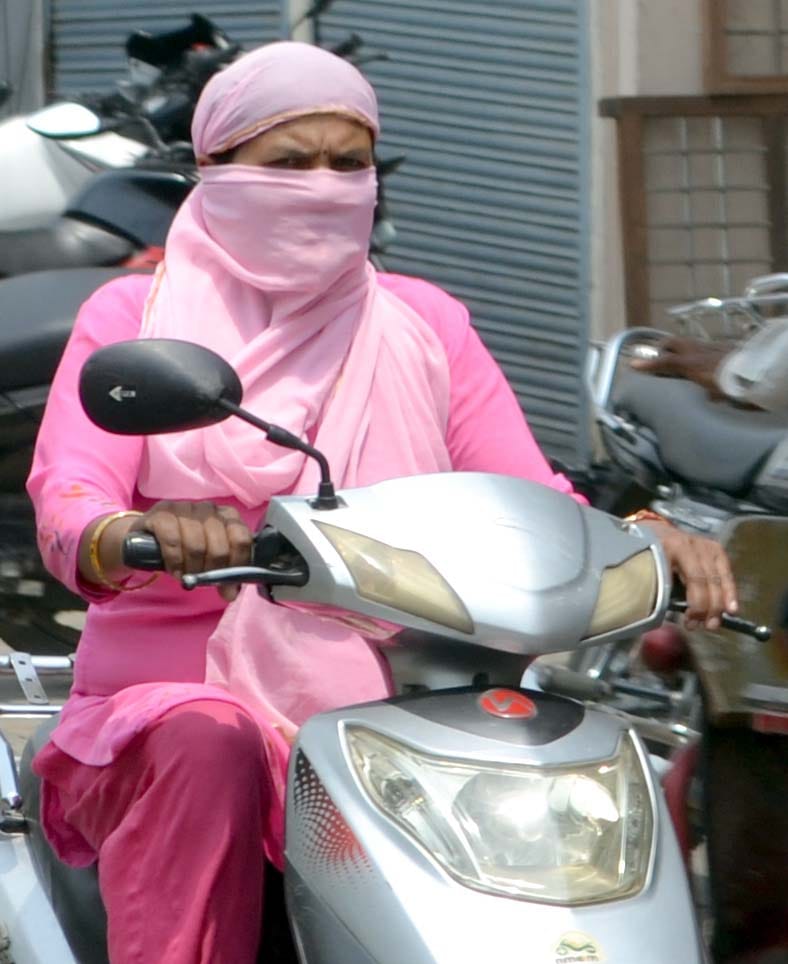 People are suffering due to sun and humidity, temperature reached 37 degrees