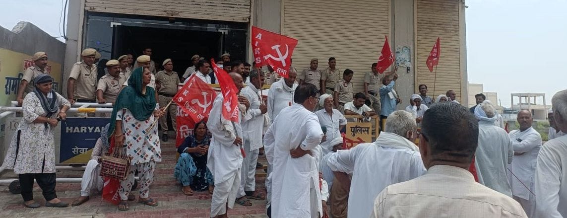 Farmers reached MLA's office while protesting