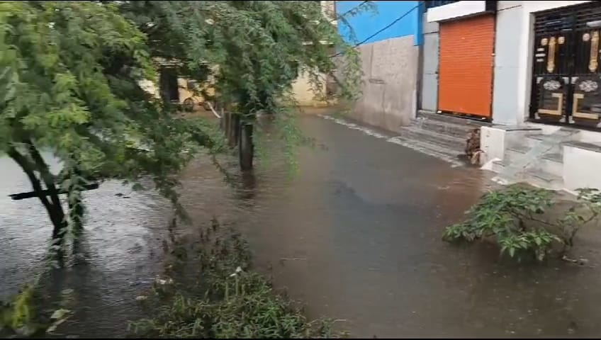 People of 250 houses are troubled due to waterlogging in the streets of Ujjain
