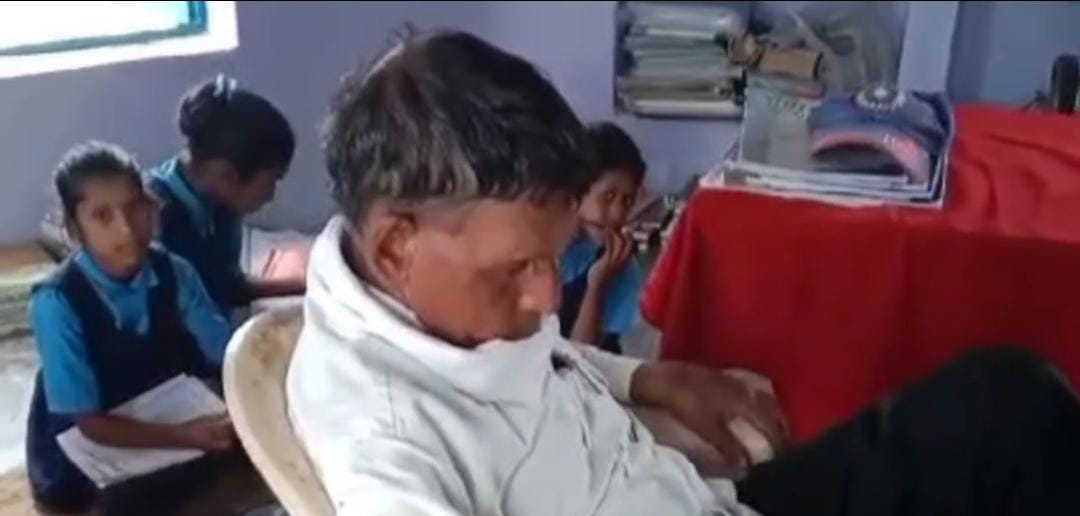 Drunken teacher suspended, used to reach school drunk