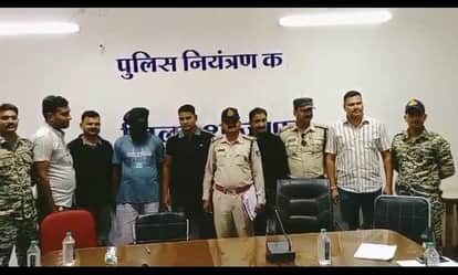 पुलिस की गिरफ्त में आरोपी आशिक