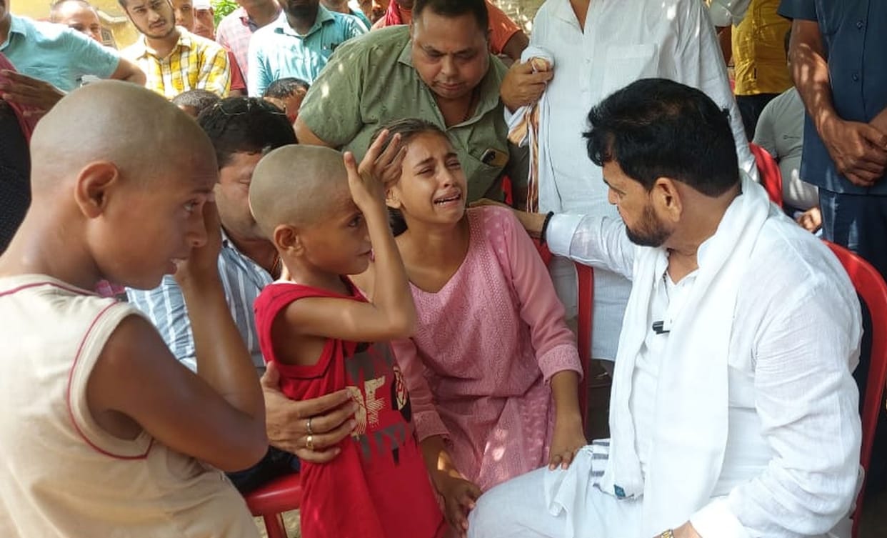 Brij Bhushan boosted the morale of Omprakash's daughters