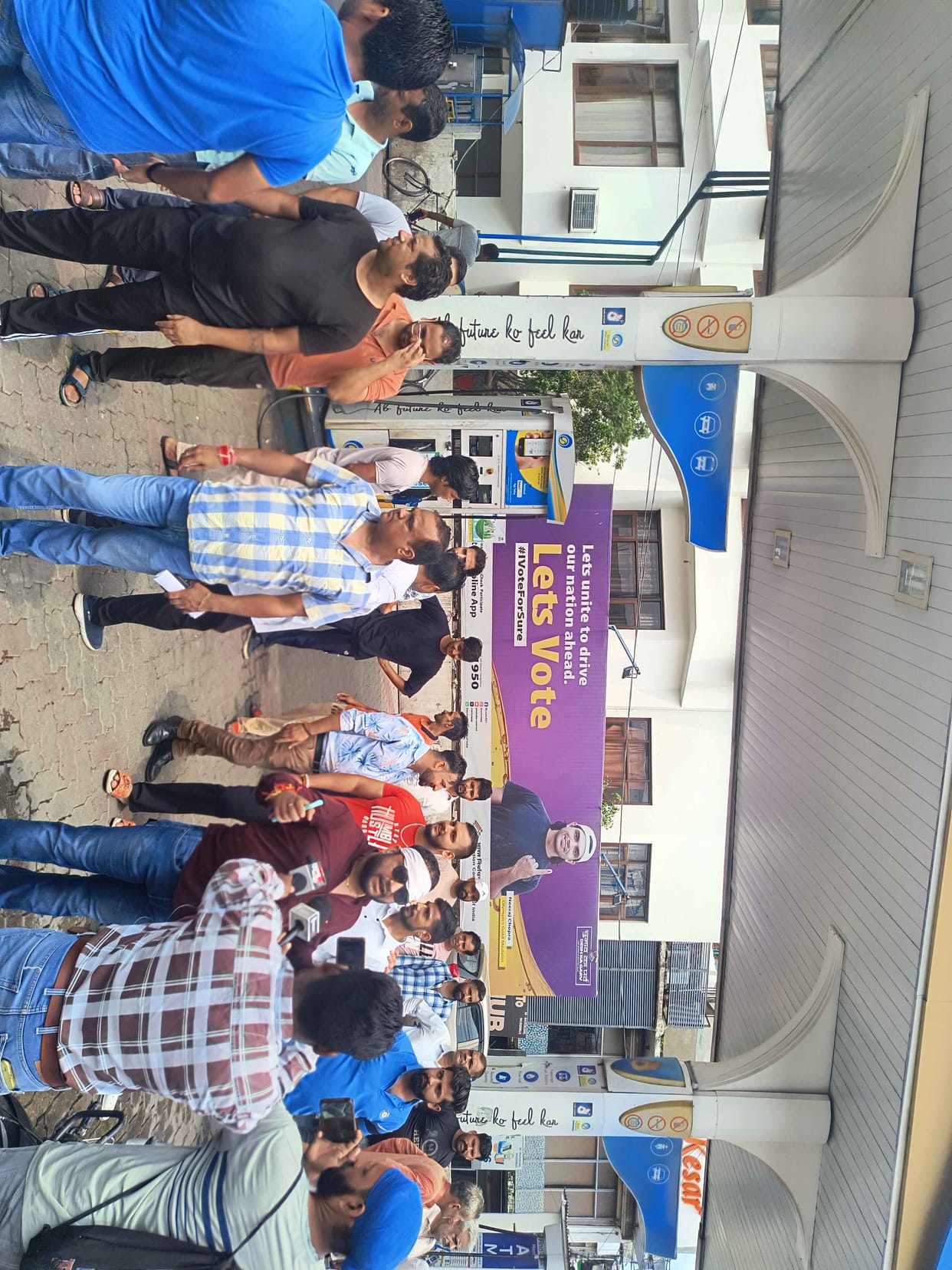 Peoples Held Protest Against Owner of Petrol Pump in Gumat