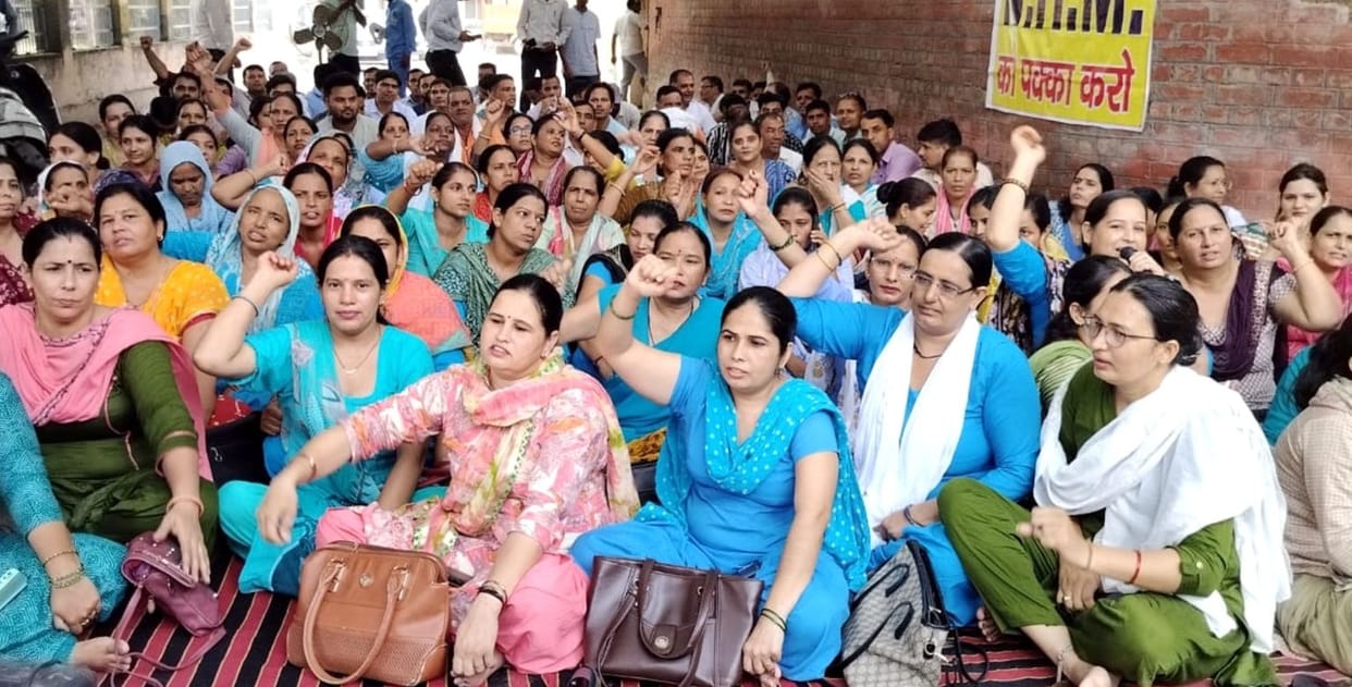 NHM employees staged a strike in the hospital premises, strike extended till August 2