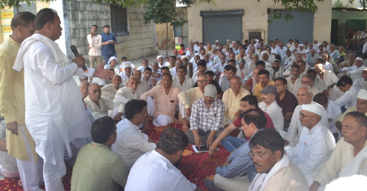 Clash between farmers and mill officials in Panchayat