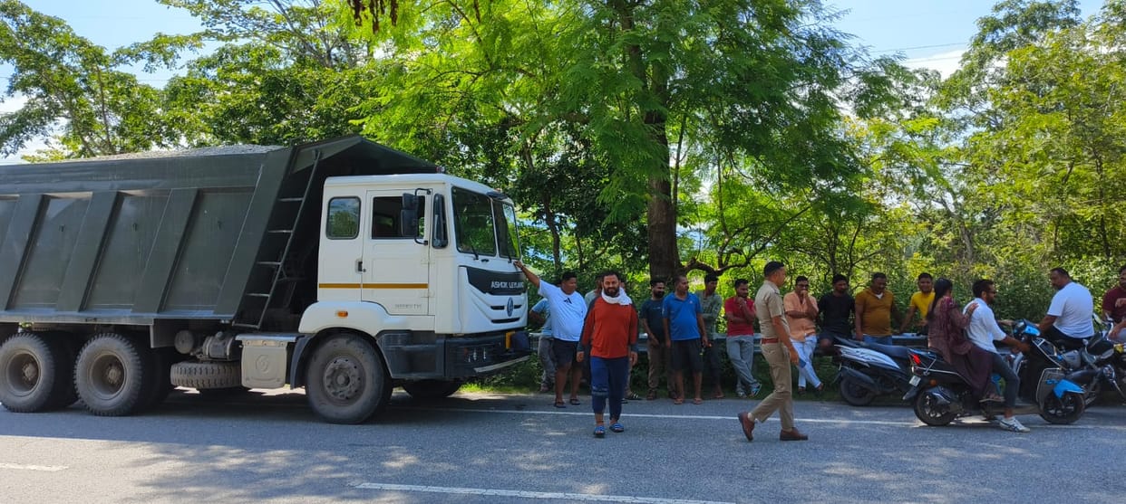 Ten ton vehicle loaded with mining seized, seized