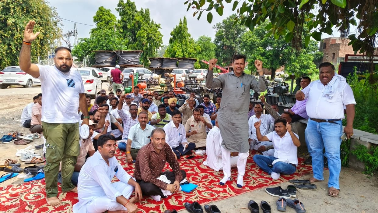 Electricity employees protest, say they will take a concrete decision