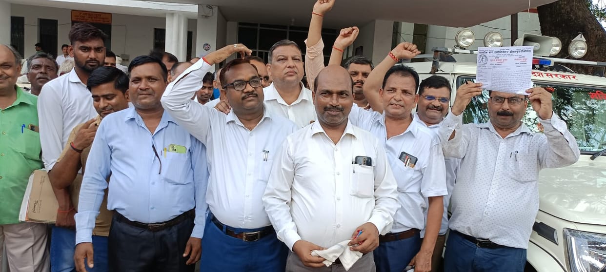 Advocates on strike in protest against ADM's order